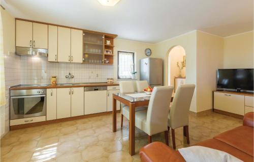  Beautiful apartment in Kanfanar with 2 Bedrooms and WiFi in Kanfanar