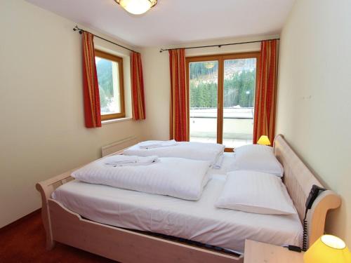 Large chalet apartment in Saalbach Hinterglemm