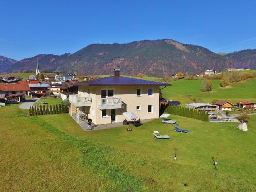 Spacious Villa with Garden in Hinterthiersee - Accommodation