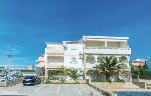 Lovely Apartment In Vidalici With Kitchen