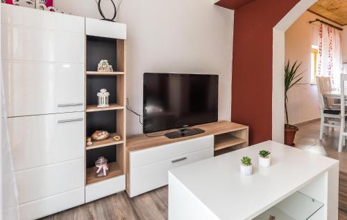 Awesome Apartment In Skradin With Kitchen