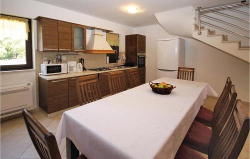 Lovely Home In Rebici With Kitchen