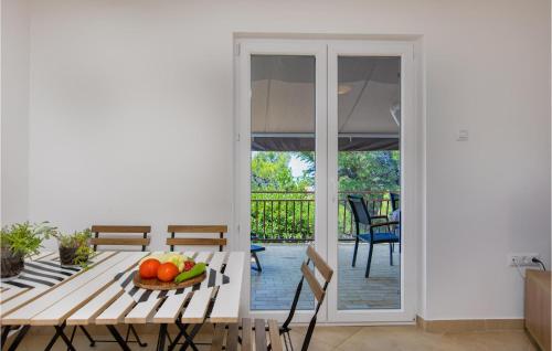 кухня, Gorgeous Apartment In Malinska in Омішаль