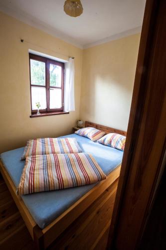 2 bedrooms, 3 beds