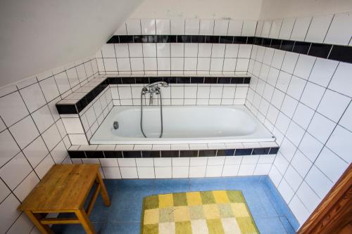 2 bedrooms, 4 beds
