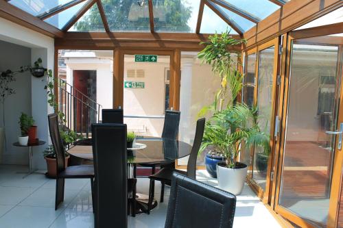 Skylark Guest House - image 12