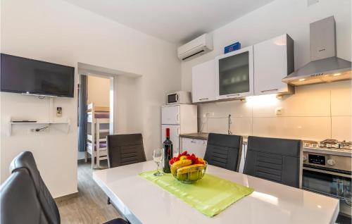 Amazing Apartment In Jasenice With Wifi