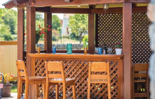  Stunning home in Sveti Anton with 4 Bedrooms, WiFi and Outdoor swimming pool in Sveti Anton