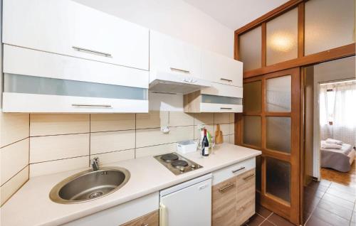 2 Bedroom Gorgeous Apartment In Sv,petar