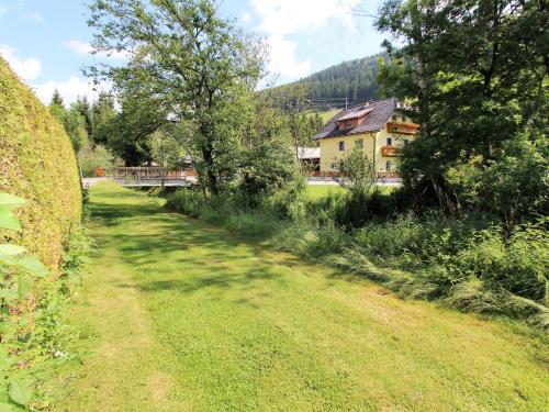 Semi detached bungalow in Gloednitz in Carinthia - Apartment - Glödnitz