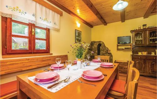 2 Bedroom Stunning Home In Lukovdol