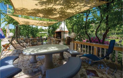  Amazing apartment in Kampor with 2 Bedrooms and WiFi in Kampor
