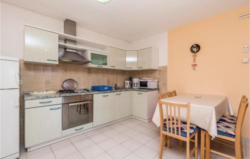  Amazing apartment in Kampor with 2 Bedrooms and WiFi in Kampor