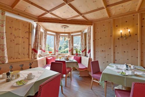 Restaurant, Apart Hotel Garni Austria in Mayrhofen