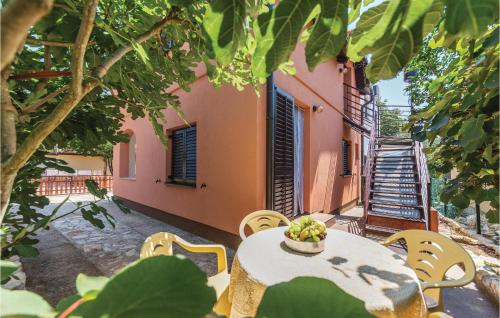  Nice apartment in Pavicini with 2 Bedrooms and WiFi, Unterkunft in Pavicini