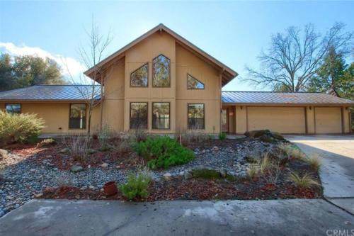 Vista exterior, Yosemite Riverside Retreat with small beach access and air conditioning in Ahwahnee (CA)