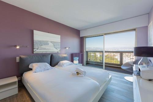 Le Chambord Breathtaking view 2 bedroom apartment in Antibes ! in La Pagane