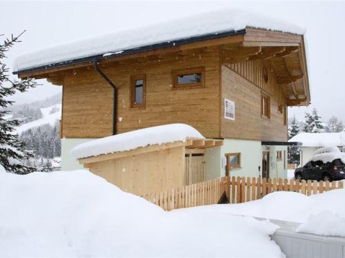  Stunning Holiday Home with Balcony Ski Storage Parking in Maria Alm