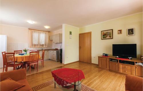  Two-Bedroom Apartment in Peroj in Peroj