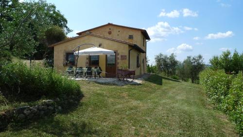 Villa with private swimming pool and private garden in quiet area, panoramic views