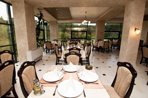 Hotel Hyperion - image 6