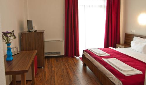 Hotel Hyperion 3