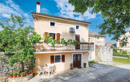  Two-Bedroom Holiday Home in Kruncici, Pension in Krunčići