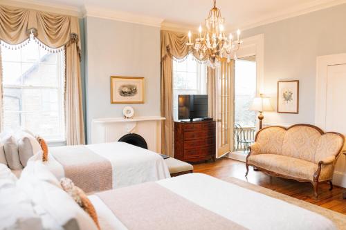 Mary Telfair Room - 2 Queen Beds image 3