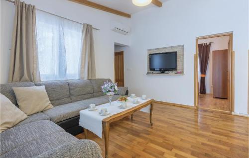 3 Bedroom Amazing Home In Sikici