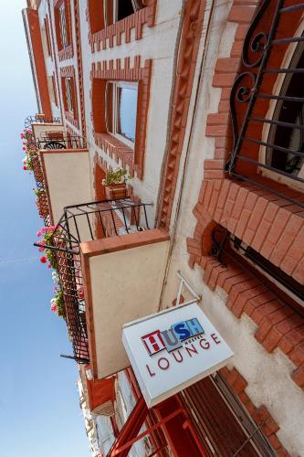 Hush Hostel Lounge - main image