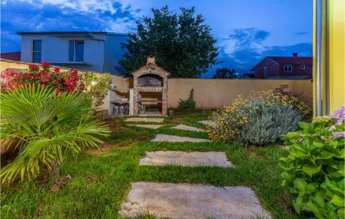 Stunning Home In Valbandon With Outdoor Swimming Pool