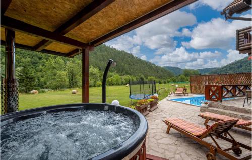 Peldbaseins, Lovely Home In Blazevci With Sauna in Bosiljevo