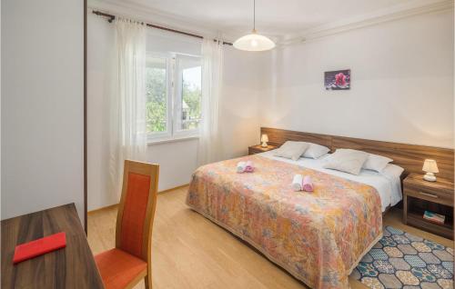 2 Bedroom Nice Apartment In Lovrecica in Lovrecica