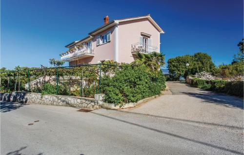  Nice apartment in Dobrinj with 1 Bedrooms and WiFi, Unterkunft in Dobrinj