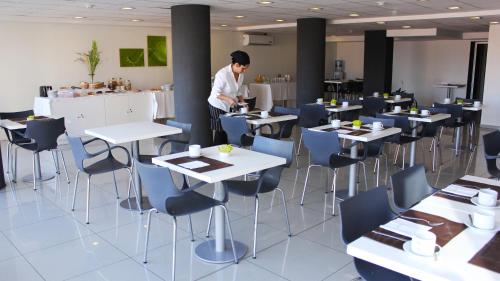 레스토랑, Hotel NEU 354 in 네우켄