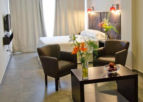 Hotel NEU 354 Stop at Hotel NEU 354 to discover the wonders of Neuquen. The hotel has everything you need for a comfortable stay. 24-hour front desk, facilities for disabled guests, luggage storage, airport transfe