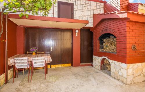 Awesome Home In Sabunike-privlaka With Kitchen