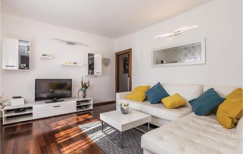 Amazing apartment in Rijeka with 3 Bedrooms and WiFi - Apartment - Rijeka