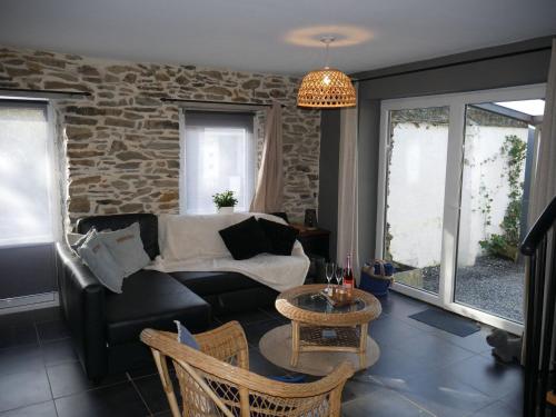 Pleasant Holiday Home in Burdinne with Hot Tub gîte à louer Wahia