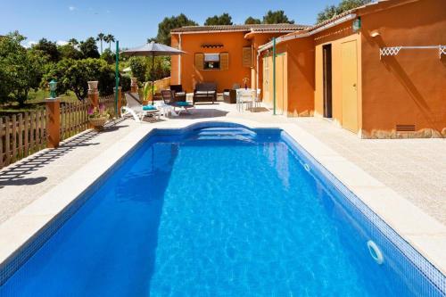 Llubí, beautiful house with pool surrounded by nature, Special Prices Hire Car for Guests gîte à louer Llubí