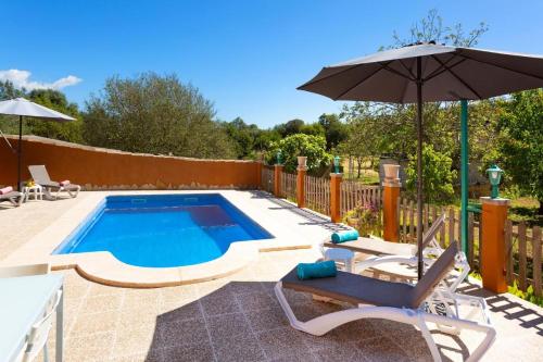  Llubí, beautiful house with pool surrounded by nature, Special Prices Hire Car for Guests in Llubí