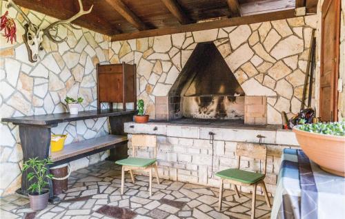 Cozinha, Two-Bedroom Apartment In Radmani in Radmani
