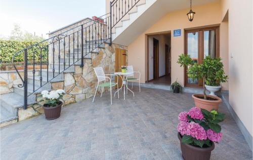 Varanda/terraço, Two-Bedroom Apartment In Radmani in Radmani