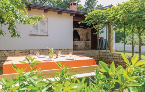 Vista exterior, Two-Bedroom Apartment In Radmani in Radmani