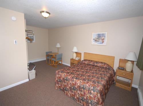 Wayside Motel - image 8