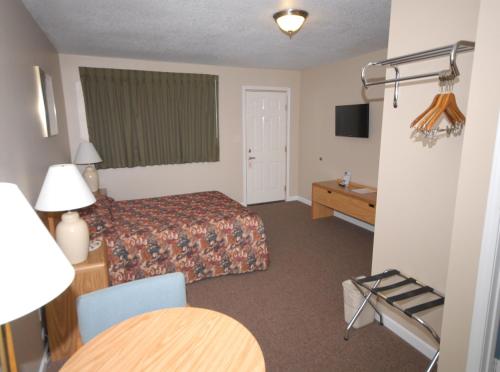 Wayside Motel - image 9