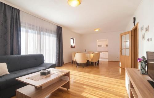  Two-Bedroom Apartment Podstrana with Sea View 08 in Podstrana