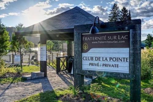 Deluxe Suite - View on Lake & 6 Min from Tremblant Versant Nord