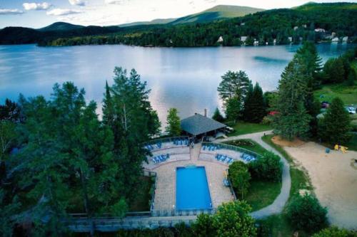 Deluxe Suite - View on Lake & 6 Min from Tremblant Versant Nord