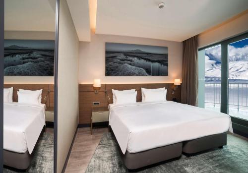 Premium Room - Mountain View image 9